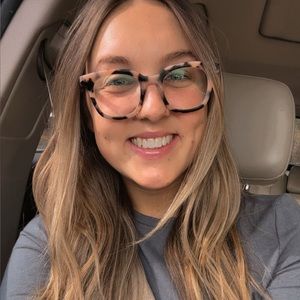 Meet your Posher, Makenzi